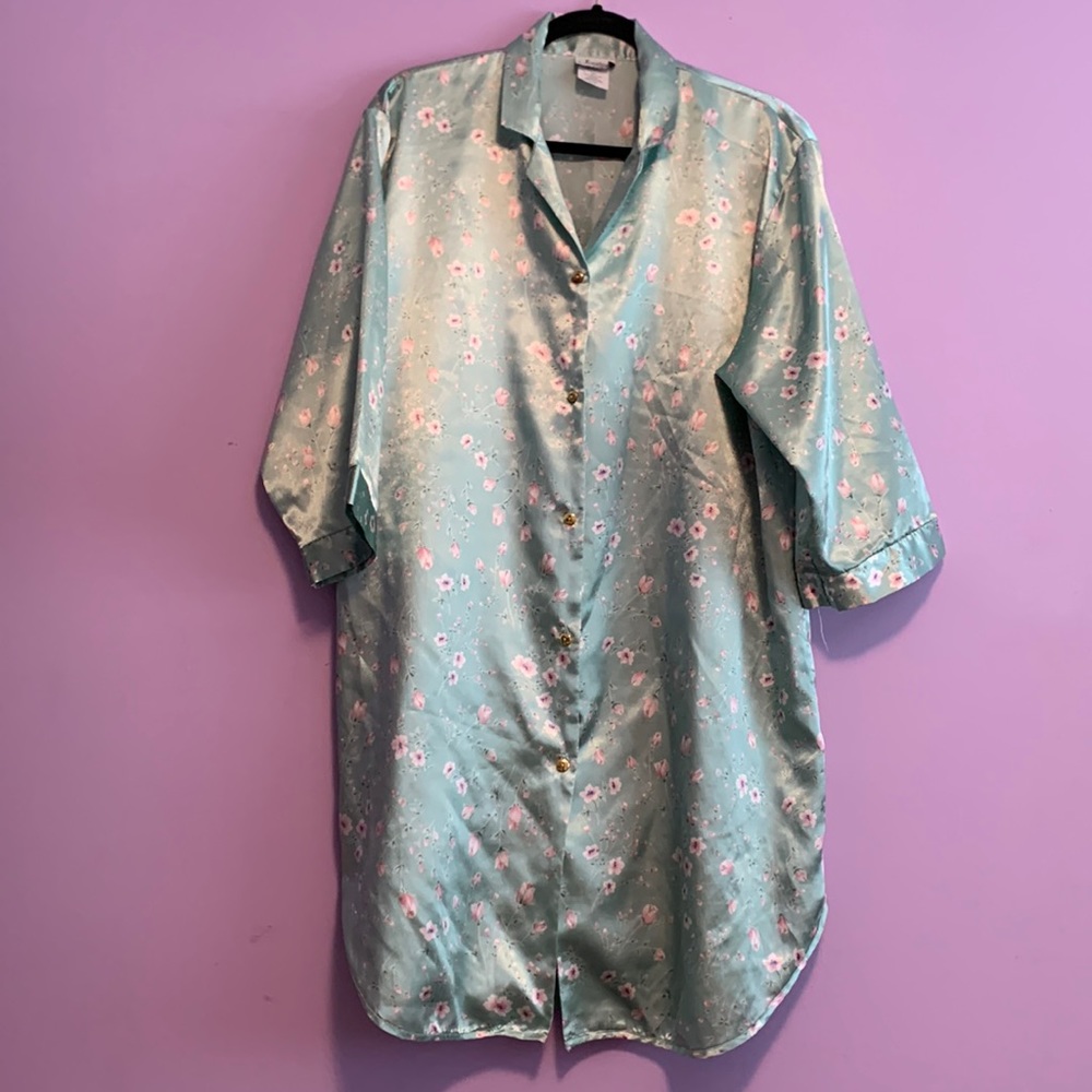 Vintage Jessica Button down duster/ sleep top
